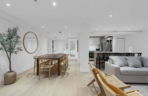 Chinatown Apartment | Convention Center-Old Mtl 4BDRS-4BA
