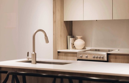 Chinatown Apartment | Convention Center-Old Mtl 4BDRS-4BA