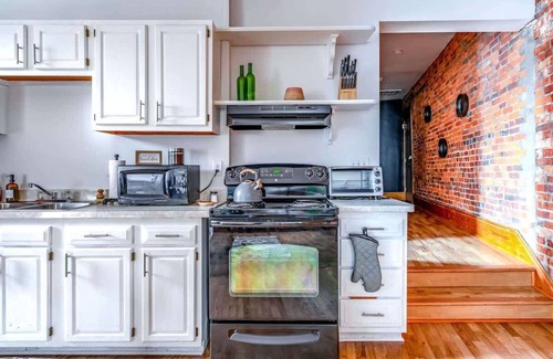 Weinland Park Apartment | Convention - King Bed - Free Parking - Short North