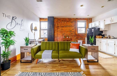 Weinland Park Apartment | Convention - King Bed - Free Parking - Short North