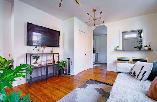 Victorian Village House | Convention - King Bed - Parking Free - Short North