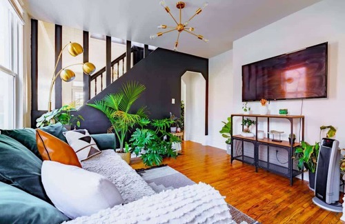 Victorian Village House | Convention - King Bed - Parking Free - Short North