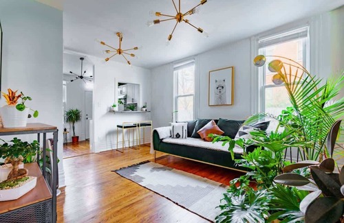 Victorian Village House | Convention - King Bed - Parking Free - Short North