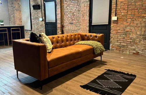 Italian Village House | Convention Short North Free Parking Clean
