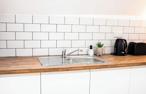 Hepworth Apartment | Converted bank: centre of Town (split apartment)
