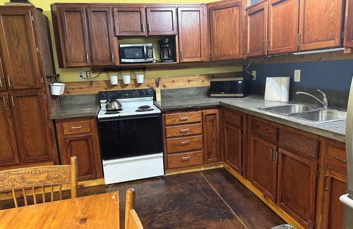 Brownstown House | Converted Barn to your comfy get away, close to Yakima/Naches. FarmnStay Tieton