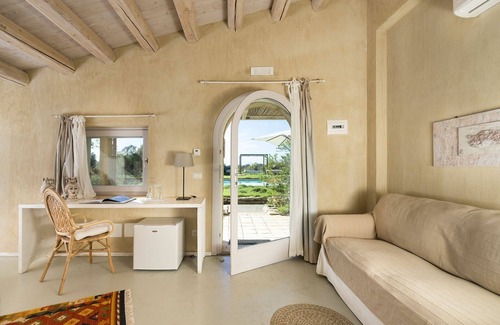 Caltagirone Villa | Converted farmhouse, nestled in nature, with pool
