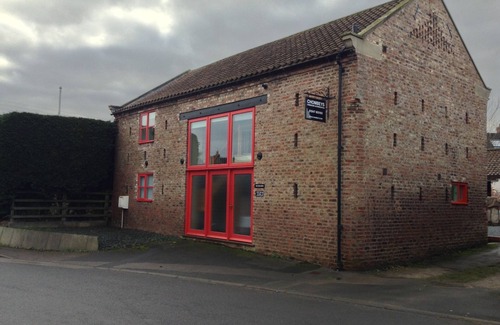 Alne House | Converted farmstead that sleeps 26; 6 showers, 2 baths;table tennis; sauna; gym.