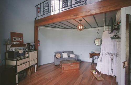 Alvan House | Converted Grain Silo for Unique Glamping Accommodation in Alvin, Illinois