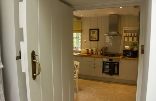 Cirencester Cottage | Converted Luxury Barn - The Potting Shed - Grade II listed