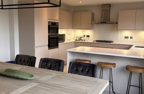Bookham House | Converted Saddlery in the country!