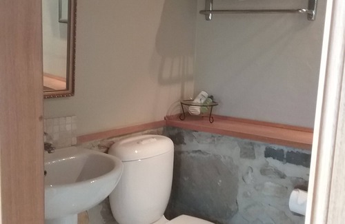 South Hobart Apartment | Converted Sandstone Stable Self-contained studio