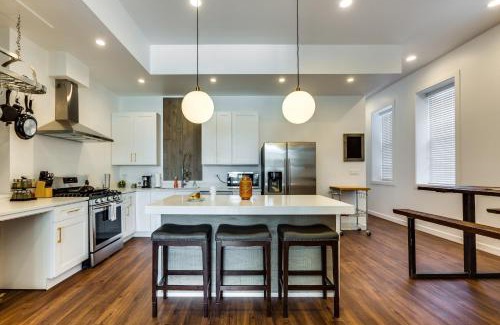 West Town Apartment | Converted Store Front Home Lets You Live Like a Local in the Heart of it All! condo