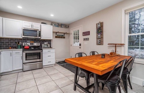 Conway House | Conway Escape~Hot Tub~Fire Pit~Hiking