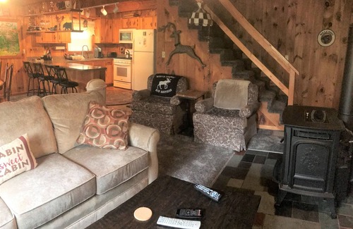 Center Conway Ski Chalet | Conway NH Chalet Rental Dec '23-Apr '24. 30 day discounts