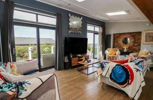 Llanllwchaiarn House | Coogee View