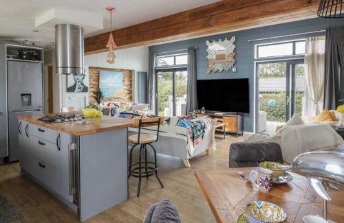 Llanllwchaiarn House | Coogee View