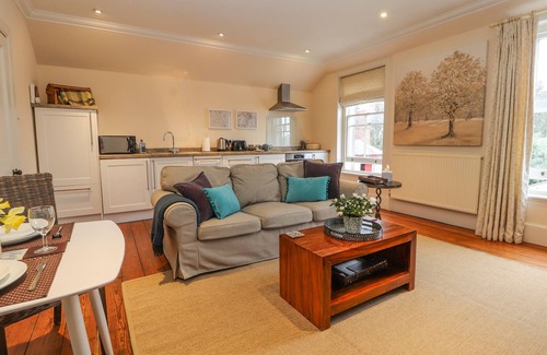 Wrexham Apartment | COOK'S FLAT, character holiday cottage in Cefn Park Estate