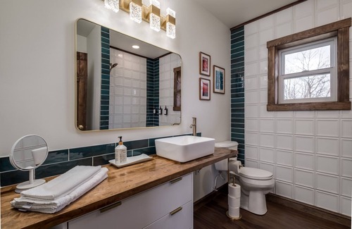 Prescott Apartment | Cook & Stay | Free Parking | Kitchen & Fireplace