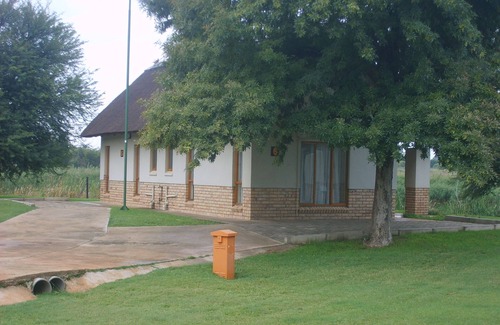 Mahikeng Bed & Breakfast | Cookes Lake Resort