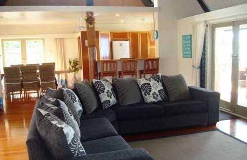 Tapere of Titikaveka House | Cooks Beach House - Laurie Residence