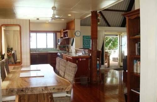 Tapere of Titikaveka House | Cooks Beach House - Laurie Residence