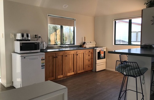 Whitianga House | Cooks Cottage, spacious and conveniently located