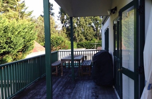 Whitianga House | Cooks Cottage, spacious and conveniently located