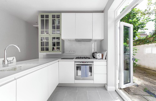 Munster Apartment | Cool 1 bed in Munster village fulham.