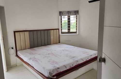 Vadodara Apartment | Cool 2-bedroom apartment with AC in vibrant Vadodara