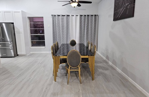 Memorial Parkway House | Cool 3-bedroom house with AC in Katy