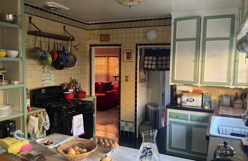 Carthay Circle House | Cool 30's 3 bdr Spanish House in Miracle Mile. Walk to Academy Museum and LACMA.