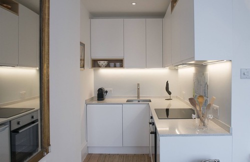 St. Helen's Apartment | Cool and calm Haven in Notting Hill