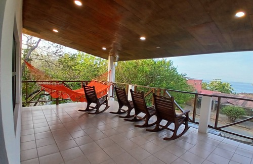 El Transito House | Cool and comfortable 3-bedroom house in welcoming El Tránsito with WiFi, AC