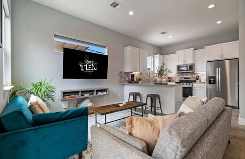 Montopolis Apartment | Cool Austin Hideaway|Cowboy Pool + Stylish Casita