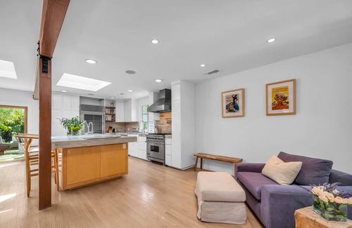 Westchester House | Cool Cali Vibes: 4 Bdrm, Midcentury Zen with Lush Yard, Sauna, BBQ & Fire Pit