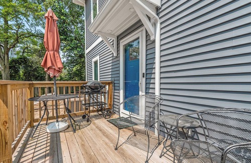 Michigan City House | Cool Casa on California Ave in Michigan City, 1 block from the beach!