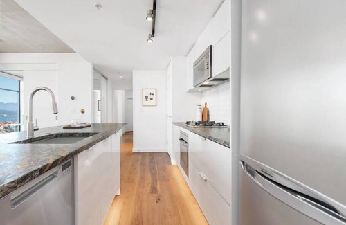 Gastown Condo | Cool & Classy Apartment Downtown!
