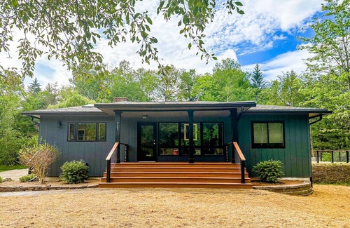 East Meredith House | Cool & Comfy Escape | Family Fun Awaits | Close to the Action