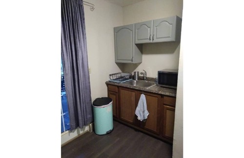 White Center House | Cool & cozy city retreat -15 min drive to Seattle!