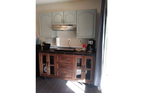 White Center House | Cool & cozy city retreat -15 min drive to Seattle!