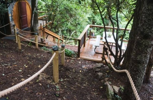 Waynesville Apartment | Cool Creekside Cabin