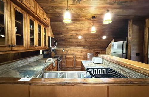 Island Park Cabin | Cool Hand Luke Apartment* Smart Tv, Free Wifi, Minutes to Henrys Lake, Sleeps 2 max