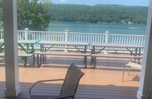 Dundee House | Cool house with AC in charming Dundee with gorgeous views of the lake
