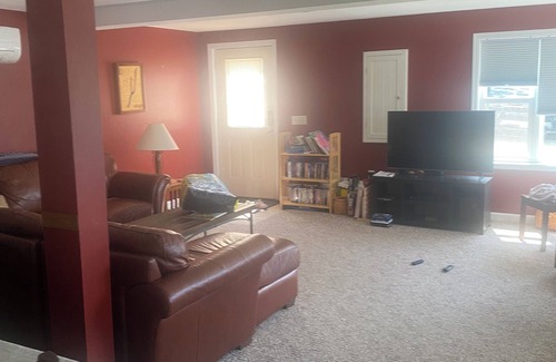 Dundee House | Cool house with AC in charming Dundee with gorgeous views of the lake