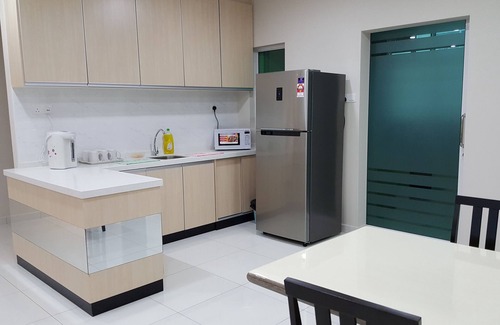 Bayan Baru Condo | Cool & Modern Condo, Penang @ 3br & 3 Baths With Free Wifi