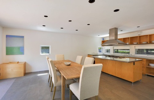 East Hampton House | cool modern in east hampton, avail summer , 5 nite min