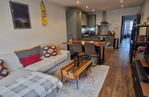 Ringsend Apartment | Cool n Comfy 2BD in Irishtown, D4 Beside Aviva