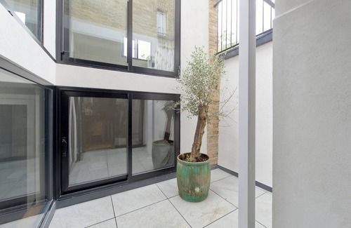 College Park and Old Oak Apartment | Cool North Kensington apartment close to Notting Hill!