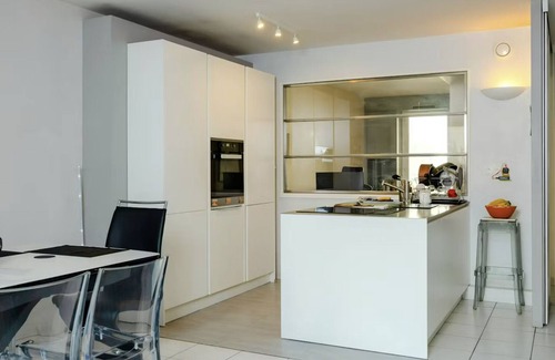 Saint-Victor Apartment | Cool Room in a Quiet & Sunny 3-Bedroom Marseille Apartment